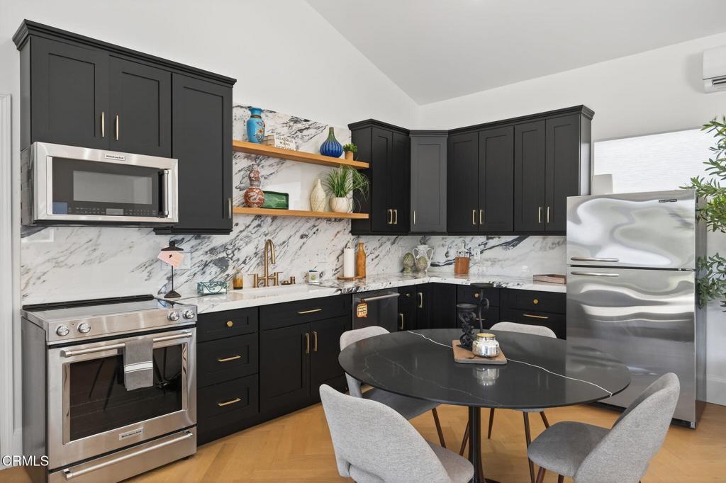 Camarillo, California, 93010, United States, 5 Bedrooms Bedrooms, ,5 BathroomsBathrooms,Residential,Active,1914579