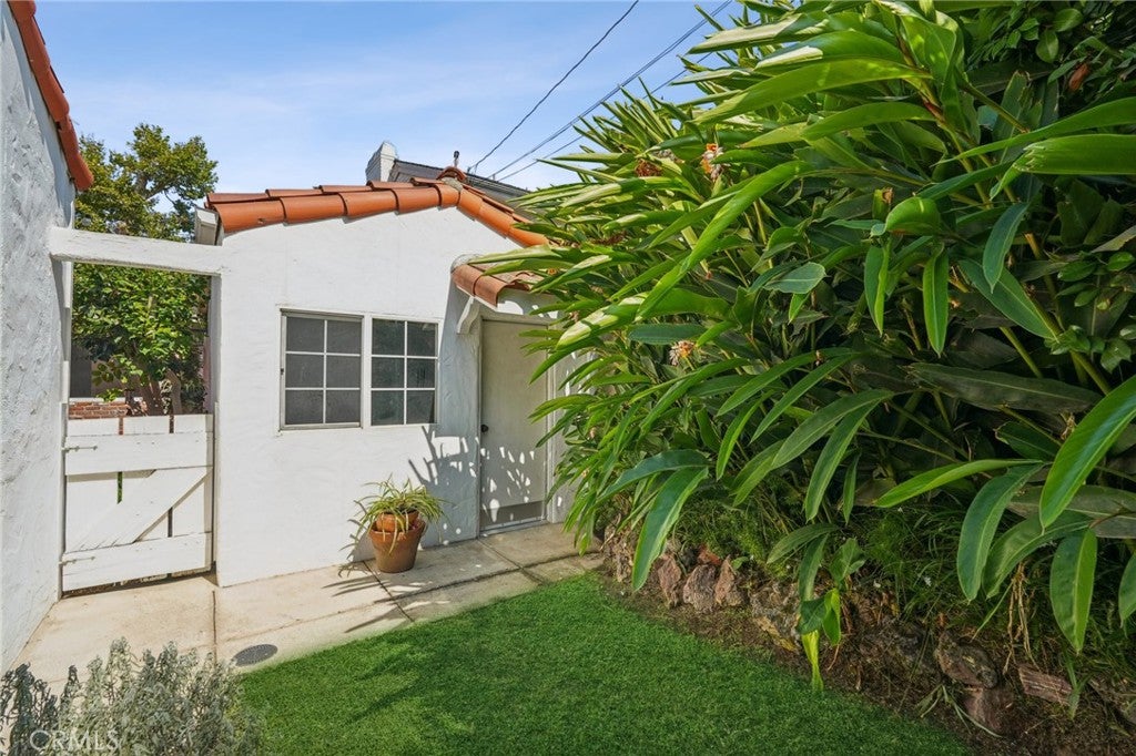 North Hollywood, California, 91602, United States, 3 Bedrooms Bedrooms, ,2 BathroomsBathrooms,Residential,Active,1914796