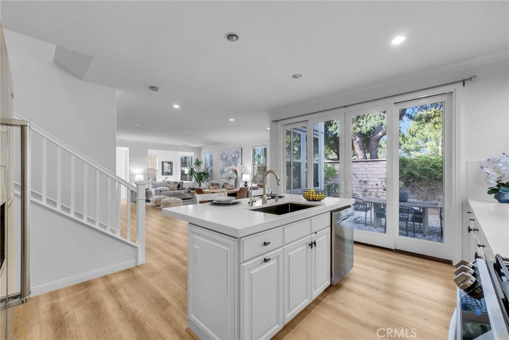 Irvine, California, 92618, United States, 3 Bedrooms Bedrooms, ,3 BathroomsBathrooms,Residential,Contingent,1986914