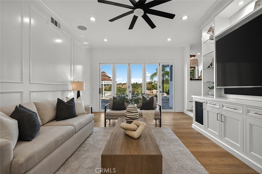 Anaheim, California, 92807, United States, 4 Bedrooms Bedrooms, ,3 BathroomsBathrooms,Residential,Active,1990042