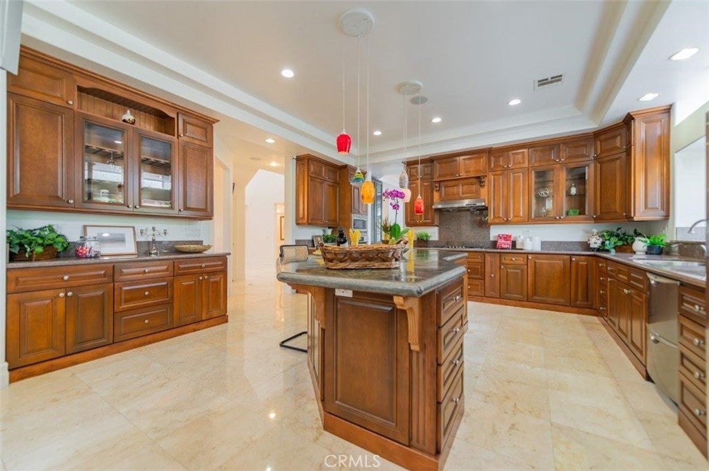 Pasadena, California, 91107, United States, 6 Bedrooms Bedrooms, ,5 BathroomsBathrooms,Residential,Active,1914920