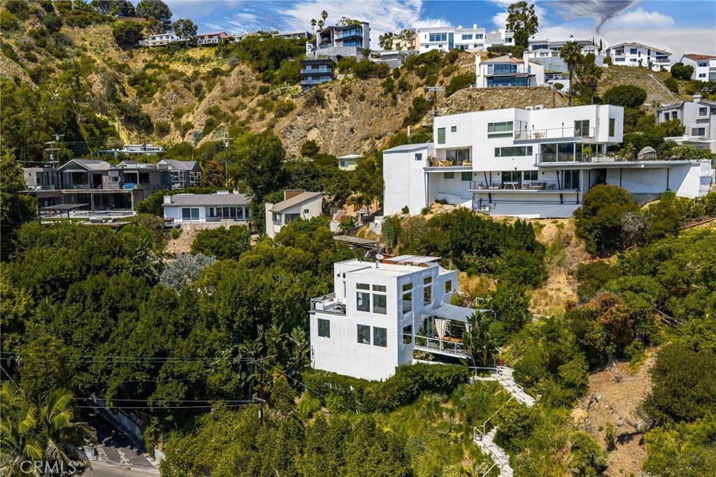West Hollywood, California, 90069, United States, 3 Bedrooms Bedrooms, ,4 BathroomsBathrooms,Residential,Active,1922666