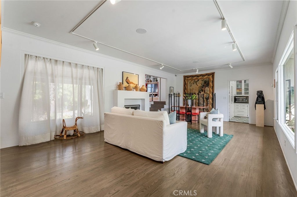 Los Angeles, California, 90027, United States, 3 Bedrooms Bedrooms, ,2 BathroomsBathrooms,Residential,Active,1953705