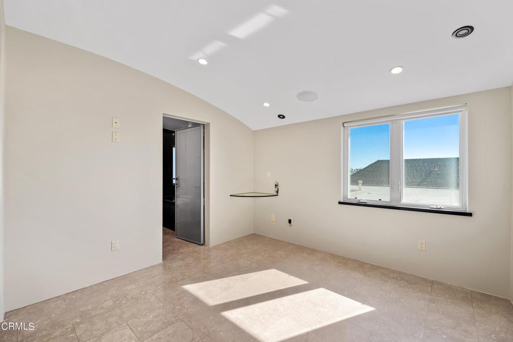 Oxnard, California, 93035, United States, 4 Bedrooms Bedrooms, ,5 BathroomsBathrooms,Residential,Active,1953419