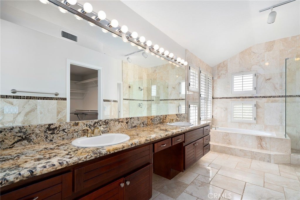 Cypress, California, 90630, United States, 4 Bedrooms Bedrooms, ,4 BathroomsBathrooms,Residential,Active,1945840