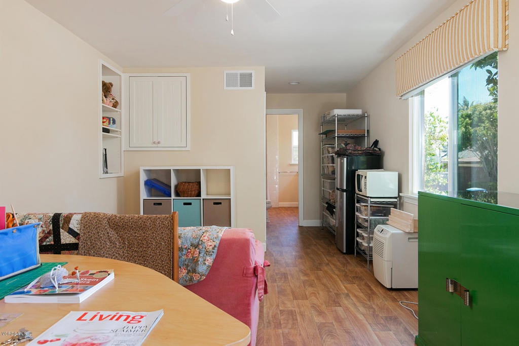 Ventura, California, 93001, United States, 4 Bedrooms Bedrooms, ,4 BathroomsBathrooms,Residential,Contingent,1944037