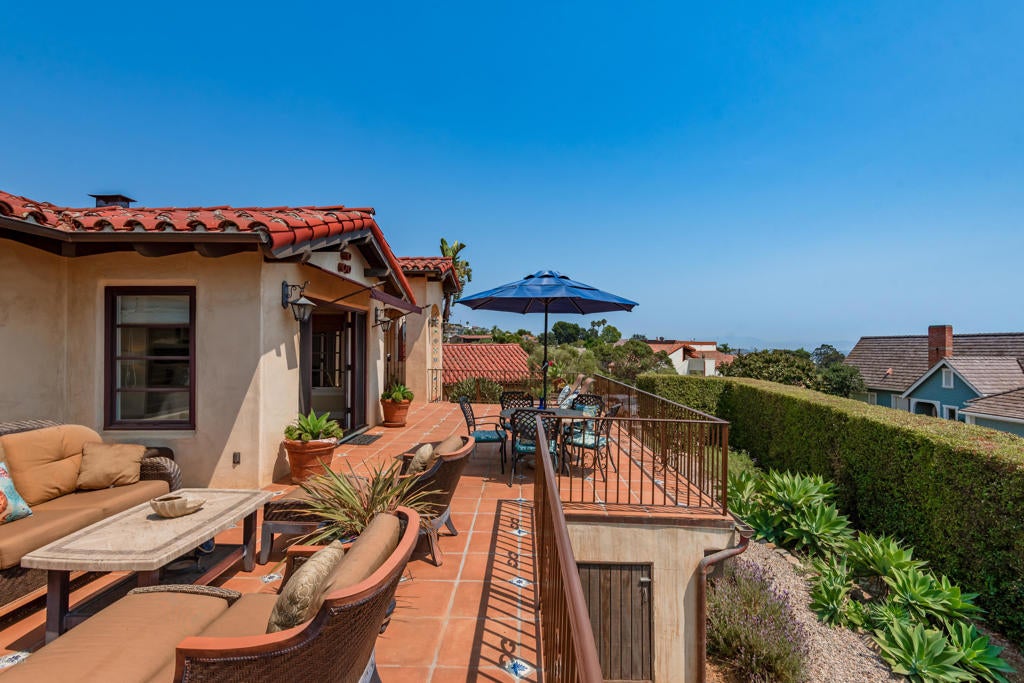 Ventura, California, 93001, United States, 3 Bedrooms Bedrooms, ,3 BathroomsBathrooms,Residential,Active,1944044