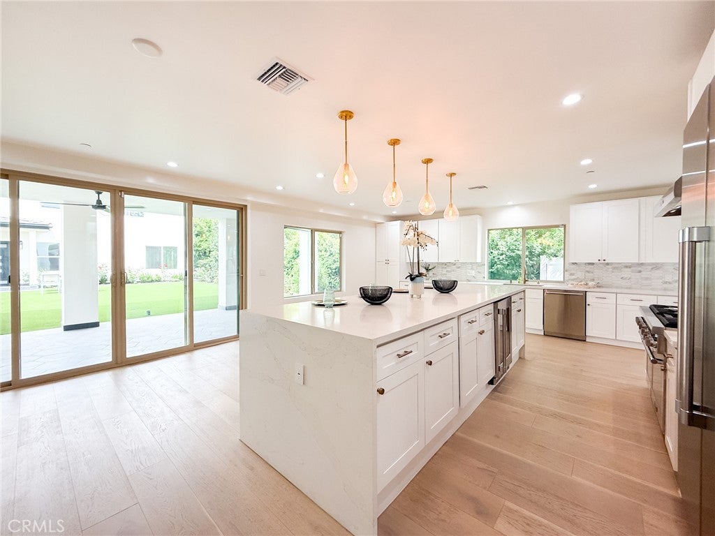 Pasadena, California, 91107, United States, 7 Bedrooms Bedrooms, ,8 BathroomsBathrooms,Residential,Active,1944066