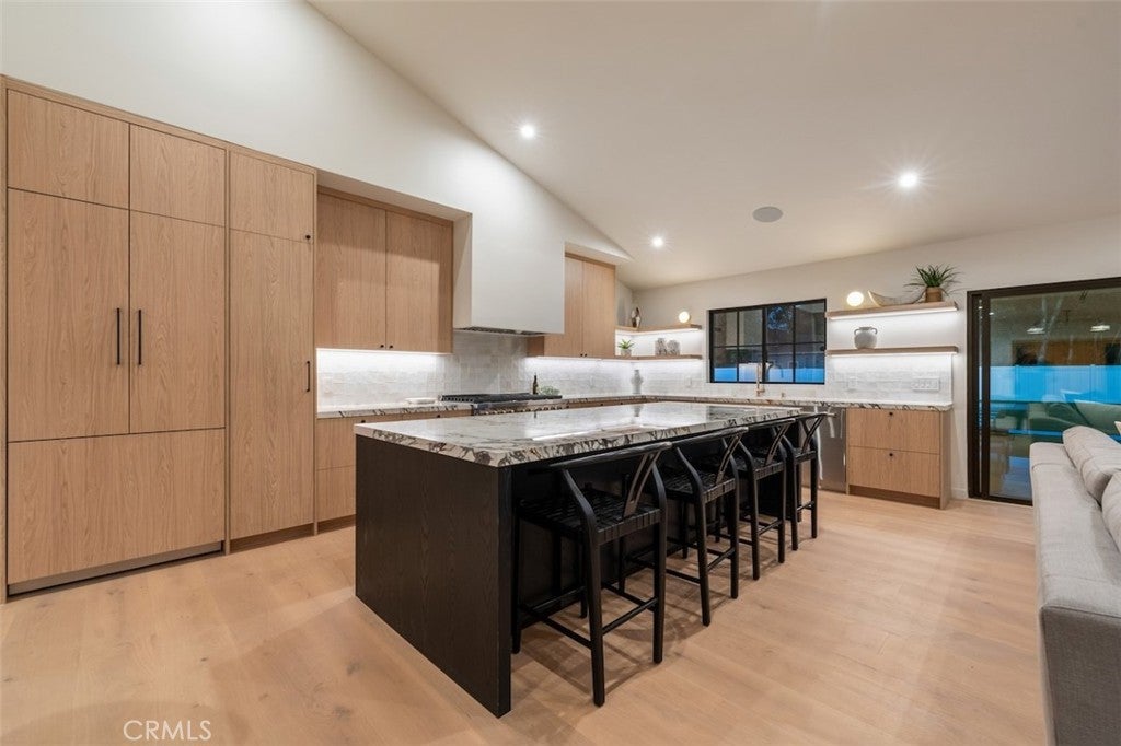 Northridge, California, 91325, United States, 4 Bedrooms Bedrooms, ,4 BathroomsBathrooms,Residential,Active,2030583