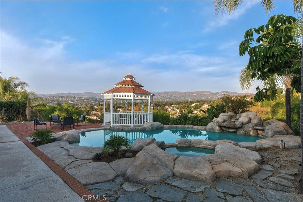 Anaheim, California, 92807, United States, 4 Bedrooms Bedrooms, ,3 BathroomsBathrooms,Residential,Active,1990042