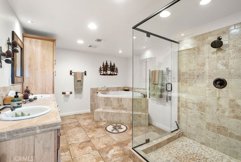 Lake Arrowhead, California, 92352, United States, 3 Bedrooms Bedrooms, ,3 BathroomsBathrooms,Residential,Active,1952988