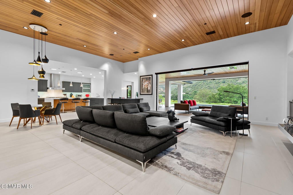 Westlake Village, California, 91361, United States, 4 Bedrooms Bedrooms, ,6 BathroomsBathrooms,Residential,Active,1989774