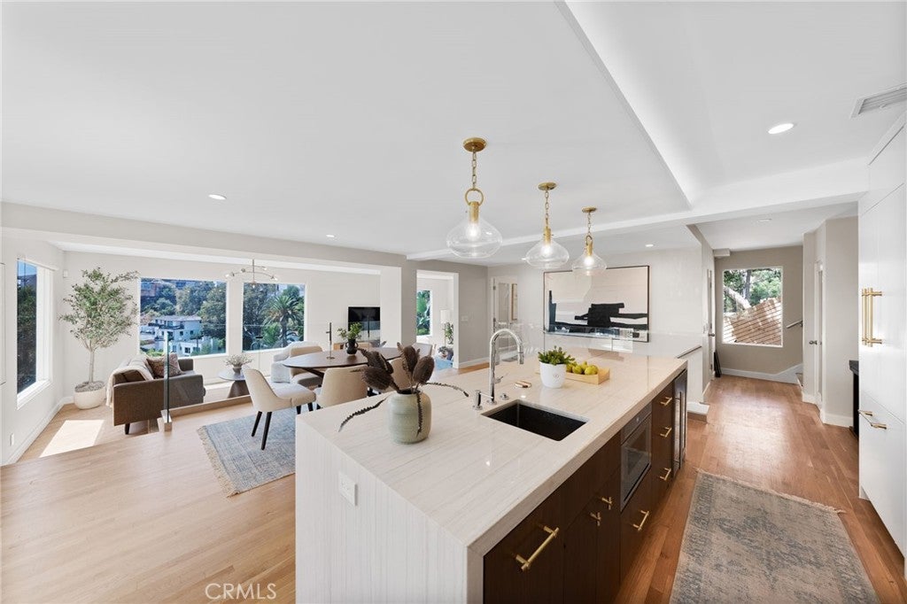 West Hollywood, California, 90069, United States, 3 Bedrooms Bedrooms, ,4 BathroomsBathrooms,Residential,Active,1922666