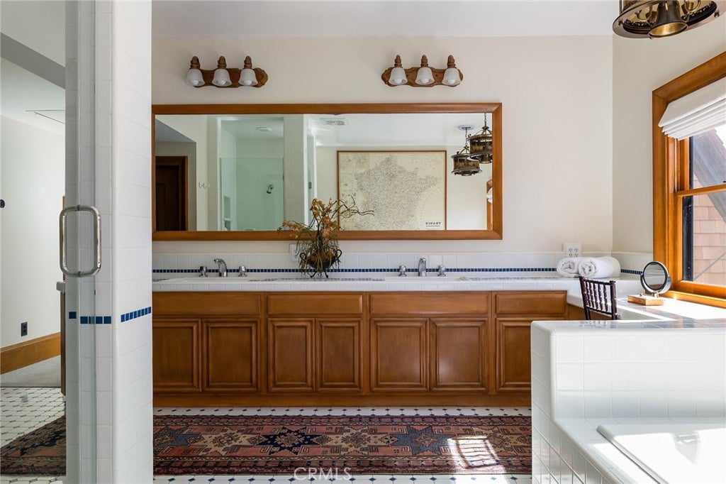 Long Beach, California, 90807, United States, ,7 BathroomsBathrooms,Residential,Active,1824496