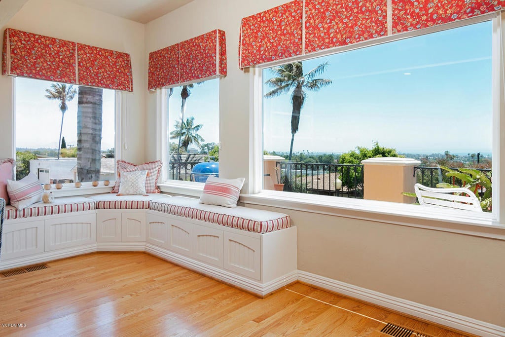 Ventura, California, 93001, United States, 4 Bedrooms Bedrooms, ,4 BathroomsBathrooms,Residential,Contingent,1944037