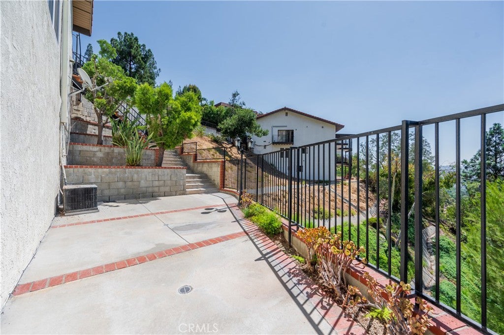 Burbank, California, 91501, United States, 5 Bedrooms Bedrooms, ,5 BathroomsBathrooms,Residential,Active,1943797