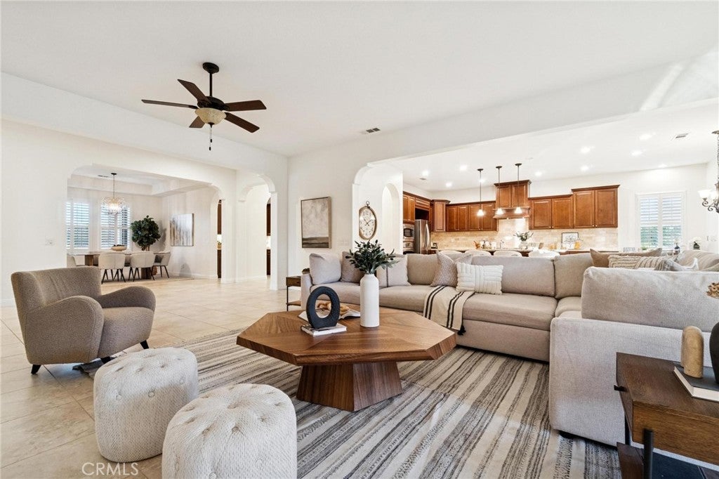 Canyon Country, California, 91387, United States, 3 Bedrooms Bedrooms, ,4 BathroomsBathrooms,Residential,Active,2015235