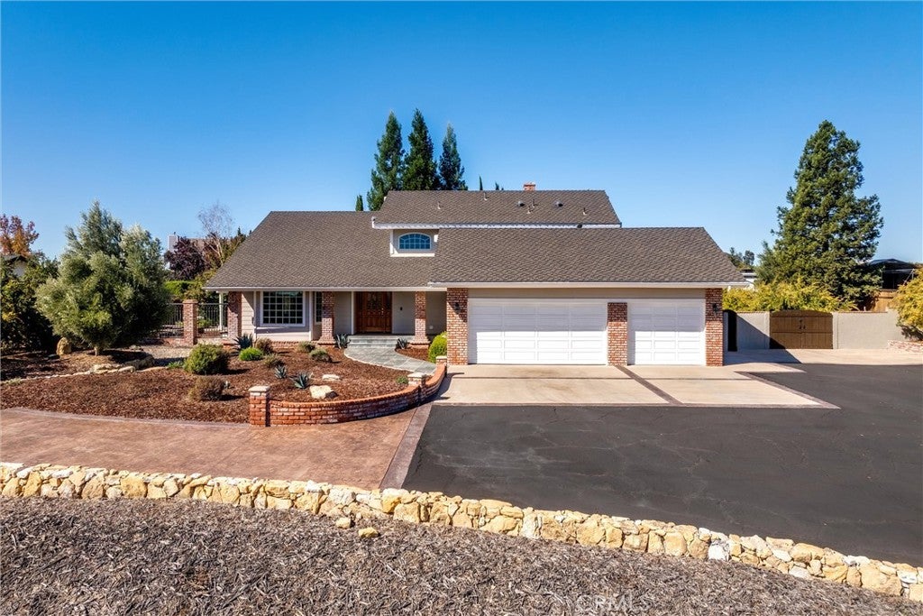 Paso Robles, California, 93446, United States, 4 Bedrooms Bedrooms, ,3 BathroomsBathrooms,Residential,Active,1973344