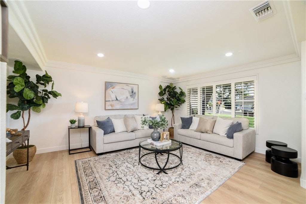 La Verne, California, 91750, United States, 3 Bedrooms Bedrooms, ,2 BathroomsBathrooms,Residential,Active,1998586