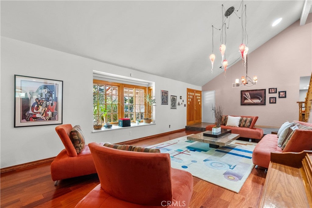 Northridge, California, 91324, United States, 5 Bedrooms Bedrooms, ,4 BathroomsBathrooms,Residential,Active,1952628