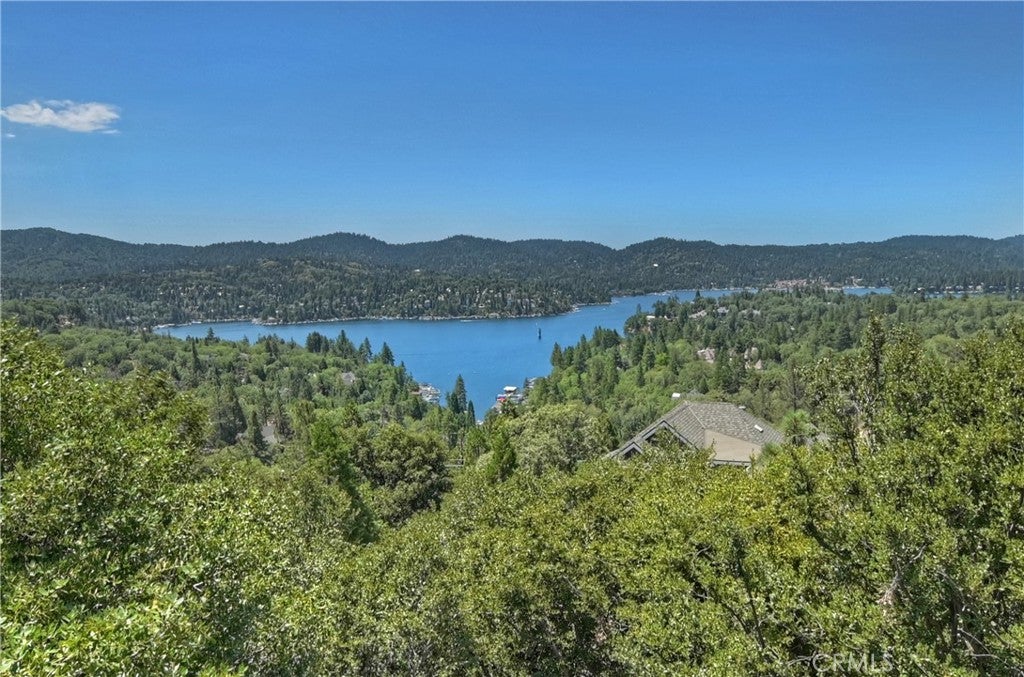 Lake Arrowhead, California, 92352, United States, 4 Bedrooms Bedrooms, ,3 BathroomsBathrooms,Residential,Active,1953250