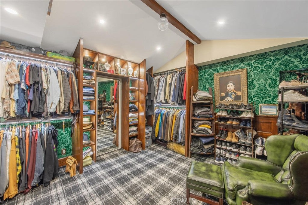 North Hollywood, California, 91602, United States, 4 Bedrooms Bedrooms, ,2 BathroomsBathrooms,Residential,Active,1954309