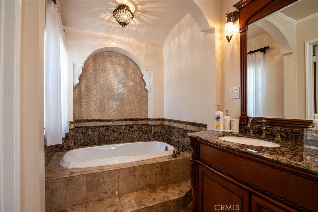 Glendale, California, 91207, United States, 4 Bedrooms Bedrooms, ,4 BathroomsBathrooms,Residential,Active,1945087