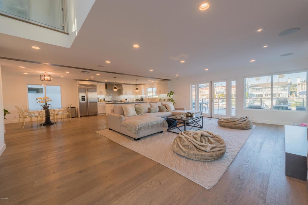 Ventura, California, 93001, United States, 3 Bedrooms Bedrooms, ,3 BathroomsBathrooms,Residential,Contingent,1944076