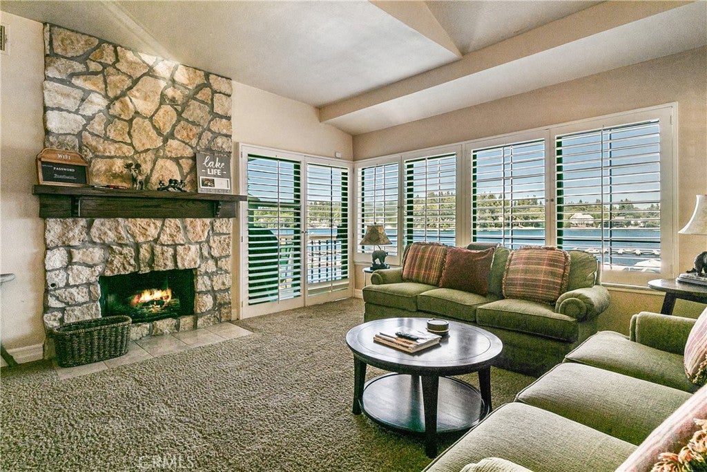 Lake Arrowhead, California, 92352, United States, 2 Bedrooms Bedrooms, ,3 BathroomsBathrooms,Residential,Active,1908134
