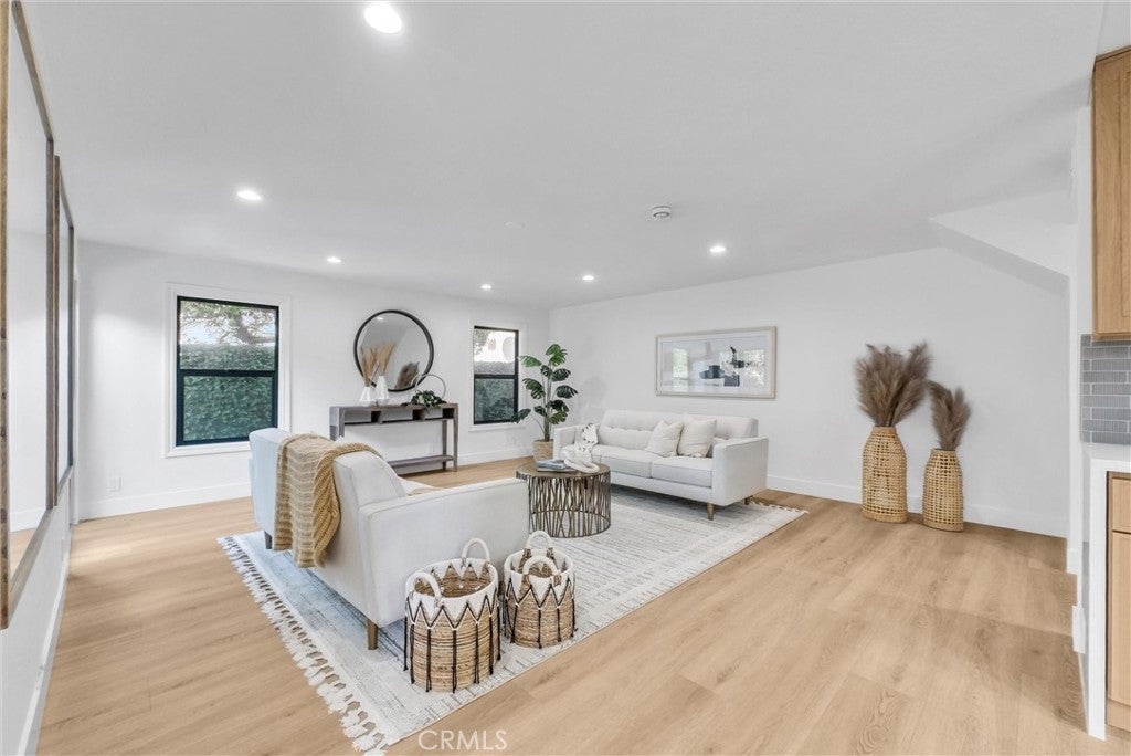 Huntington Beach, California, 92646, United States, 4 Bedrooms Bedrooms, ,3 BathroomsBathrooms,Residential,Active,1998762