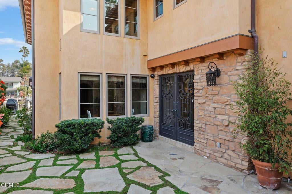 Ventura, California, 93001, United States, 3 Bedrooms Bedrooms, ,4 BathroomsBathrooms,Residential,Active,1756327