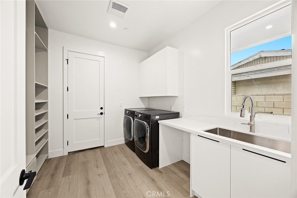 Pasadena, California, 91107, United States, 5 Bedrooms Bedrooms, ,6 BathroomsBathrooms,Residential,Active,2016401