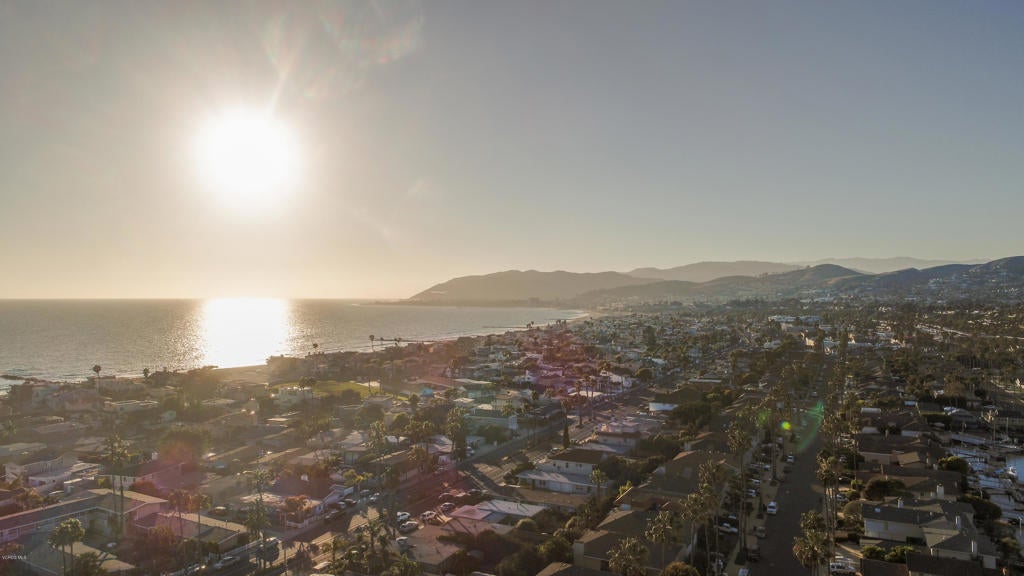 Ventura, California, 93001, United States, 3 Bedrooms Bedrooms, ,3 BathroomsBathrooms,Residential,Contingent,1944076