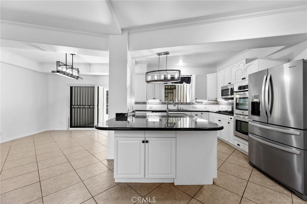 Chatsworth, California, 91311, United States, 4 Bedrooms Bedrooms, ,4 BathroomsBathrooms,Residential,Active,2011421