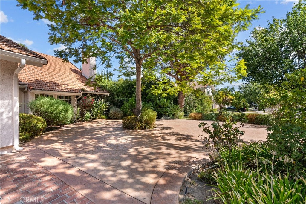 Northridge, California, 91324, United States, 5 Bedrooms Bedrooms, ,4 BathroomsBathrooms,Residential,Active,1952628