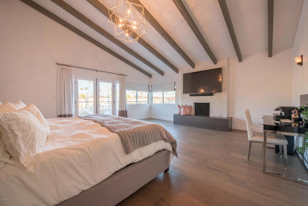 Ventura, California, 93001, United States, 3 Bedrooms Bedrooms, ,3 BathroomsBathrooms,Residential,Contingent,1944076