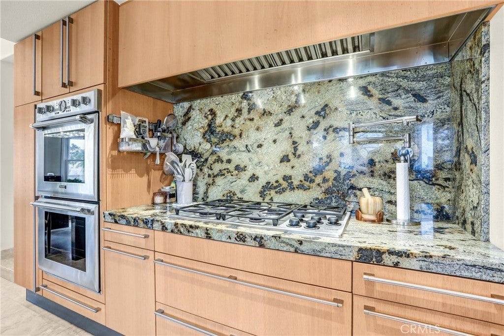 Anaheim, California, 92807, United States, 6 Bedrooms Bedrooms, ,5 BathroomsBathrooms,Residential,Active,2006989