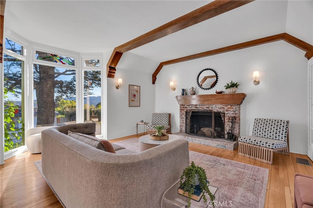 Glendale, California, 91202, United States, 3 Bedrooms Bedrooms, ,3 BathroomsBathrooms,Residential,Active,1967125