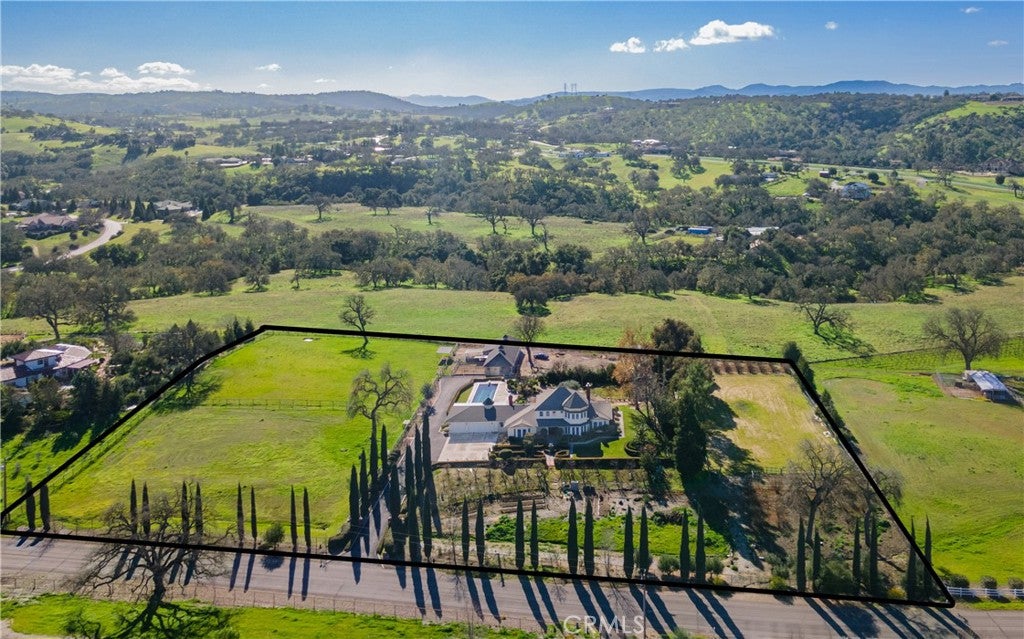 Paso Robles, California, 93446, United States, 4 Bedrooms Bedrooms, ,5 BathroomsBathrooms,Residential,Active,2016421