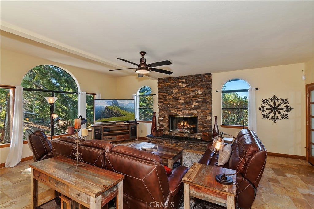 Lake Arrowhead, California, 92352, United States, 4 Bedrooms Bedrooms, ,3 BathroomsBathrooms,Residential,Active,1998581