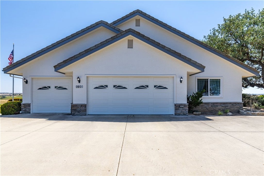 Paso Robles, California, 93446, United States, 7 Bedrooms Bedrooms, ,6 BathroomsBathrooms,Residential,Active,1919055