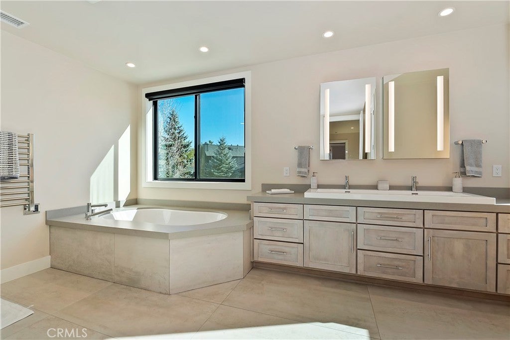 Big Bear Lake, California, 92315, United States, 5 Bedrooms Bedrooms, ,6 BathroomsBathrooms,Residential,Active,1988470