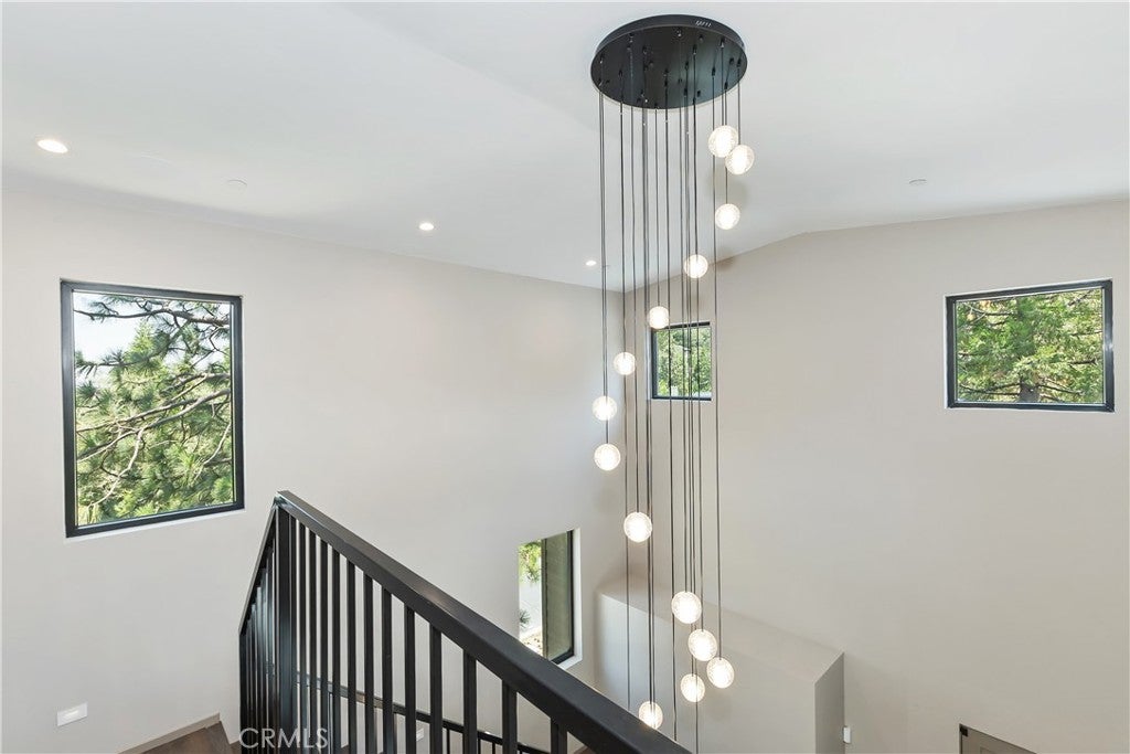 Lake Arrowhead, California, 92352, United States, 3 Bedrooms Bedrooms, ,3 BathroomsBathrooms,Residential,Active,1972160