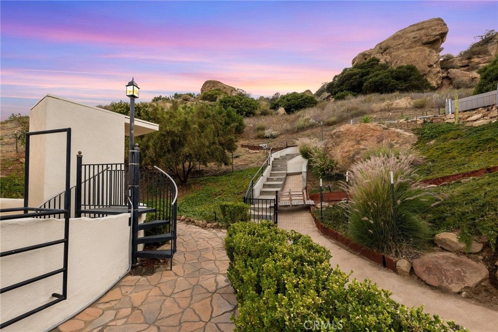 Chatsworth, California, 91311, United States, 4 Bedrooms Bedrooms, ,4 BathroomsBathrooms,Residential,Active,2011421