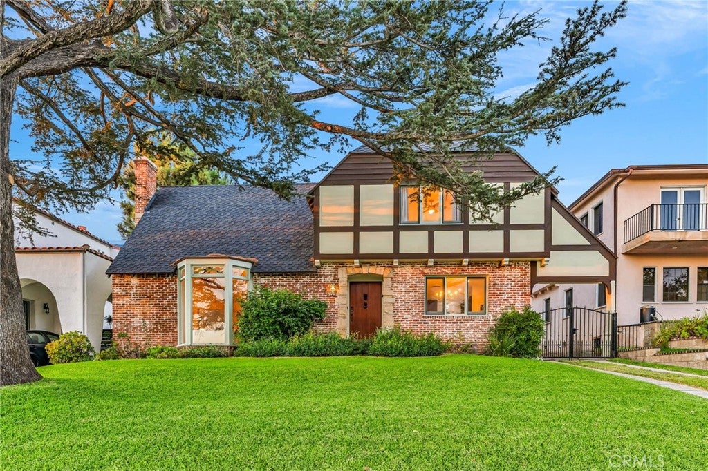 Glendale, California, 91202, United States, 3 Bedrooms Bedrooms, ,3 BathroomsBathrooms,Residential,Active,1967125 Glendale, California, 91202, United States, 3 Bedrooms Bedrooms, ,3 BathroomsBathrooms,Residential,Active,1967125