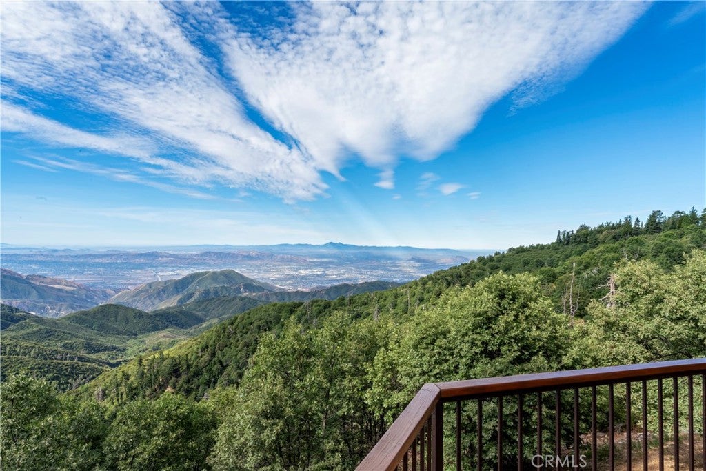 Lake Arrowhead, California, 92352, United States, 2 Bedrooms Bedrooms, ,3 BathroomsBathrooms,Residential,Active,1988419