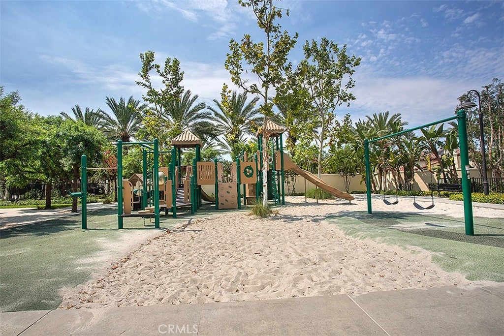 Irvine, California, 92620, United States, 4 Bedrooms Bedrooms, ,4 BathroomsBathrooms,Residential,Active,1986877