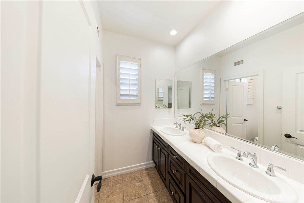 San Clemente, California, 92673, United States, 6 Bedrooms Bedrooms, ,5 BathroomsBathrooms,Residential,Active,1922275