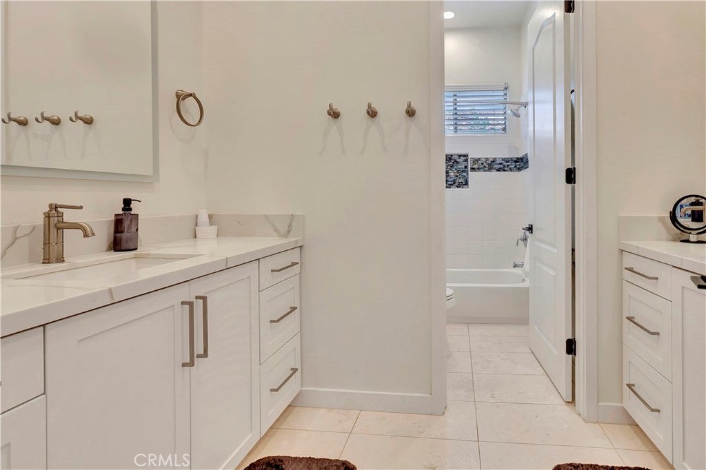 Indio, California, 92201, United States, 6 Bedrooms Bedrooms, ,5 BathroomsBathrooms,Residential,Active,1880350