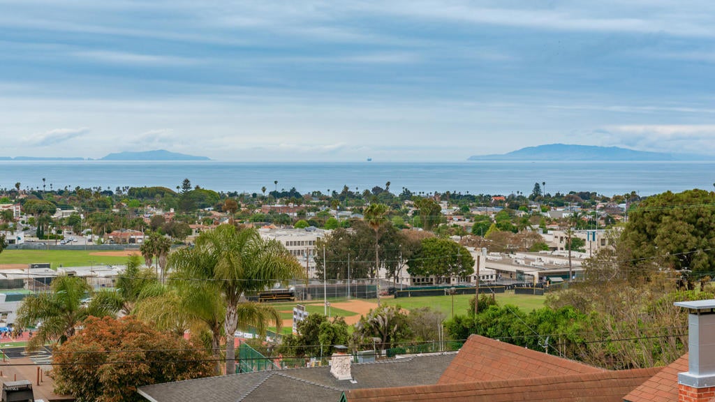 Ventura, California, 93001, United States, 2 Bedrooms Bedrooms, ,3 BathroomsBathrooms,Residential,Active,1944022